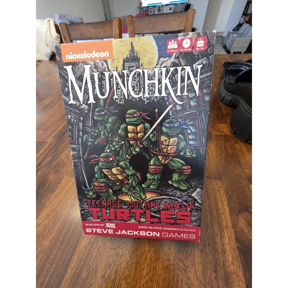 Teenage Mutant Ninja Turtles Nickolodeon Munchkin Card Game missing some pieces